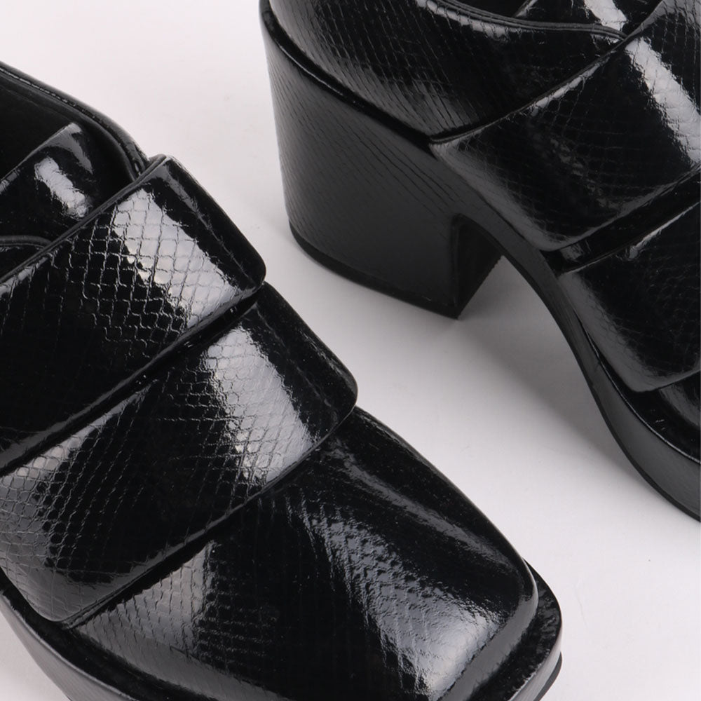 Intentionally Blank Crime Womens Shoes
