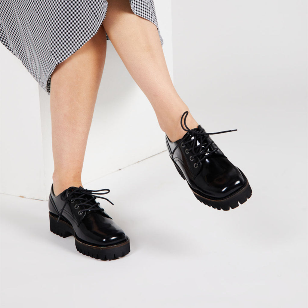 Intentionally Blank Queen Street Oxford Womens Shoes Black