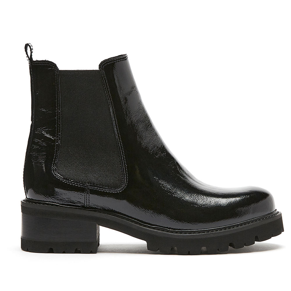 La Canadienne Cosner Chelsea Boot Womens Shoes Black Crinkled Patent