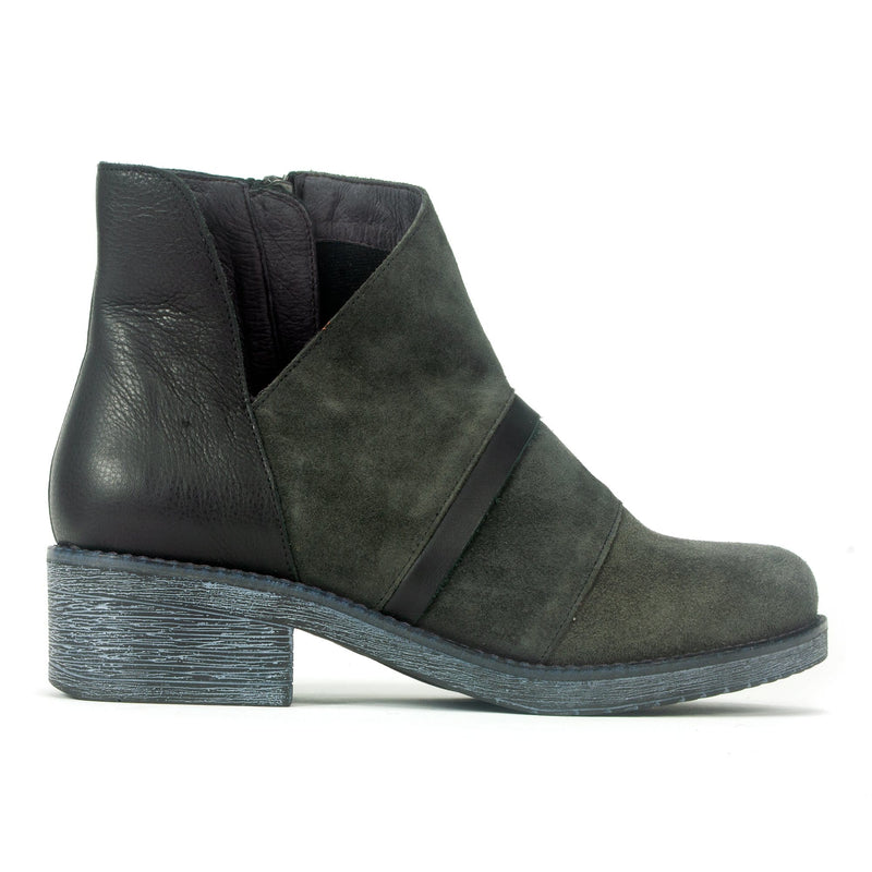 Naot Emerald Bootie (17621) Womens Shoes 