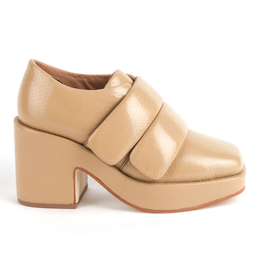 Intentionally Blank Crime Womens Shoes Wheat