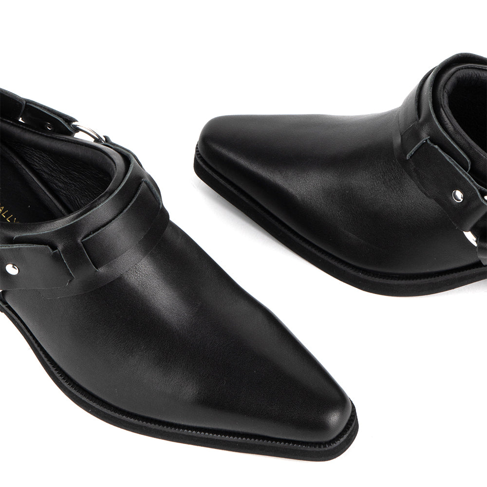 Intentionally Blank Friday Womens Shoes