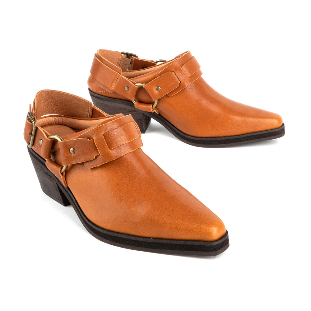 Intentionally Blank Friday Womens Shoes