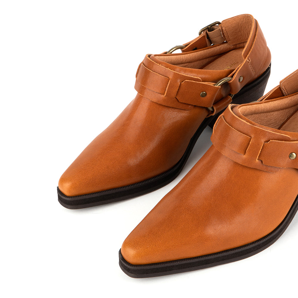 Intentionally Blank Friday Womens Shoes