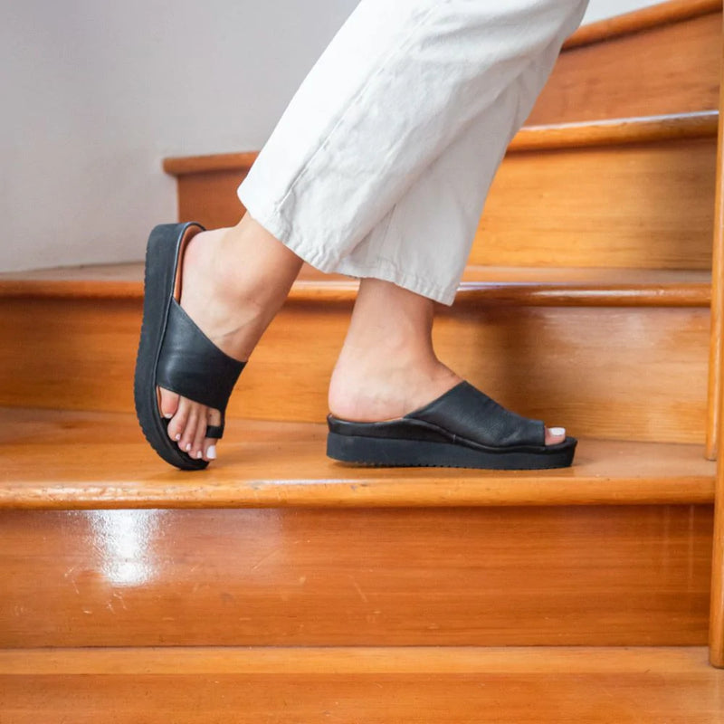 L'AMOUR DES PIEDS shoes at simons shoes