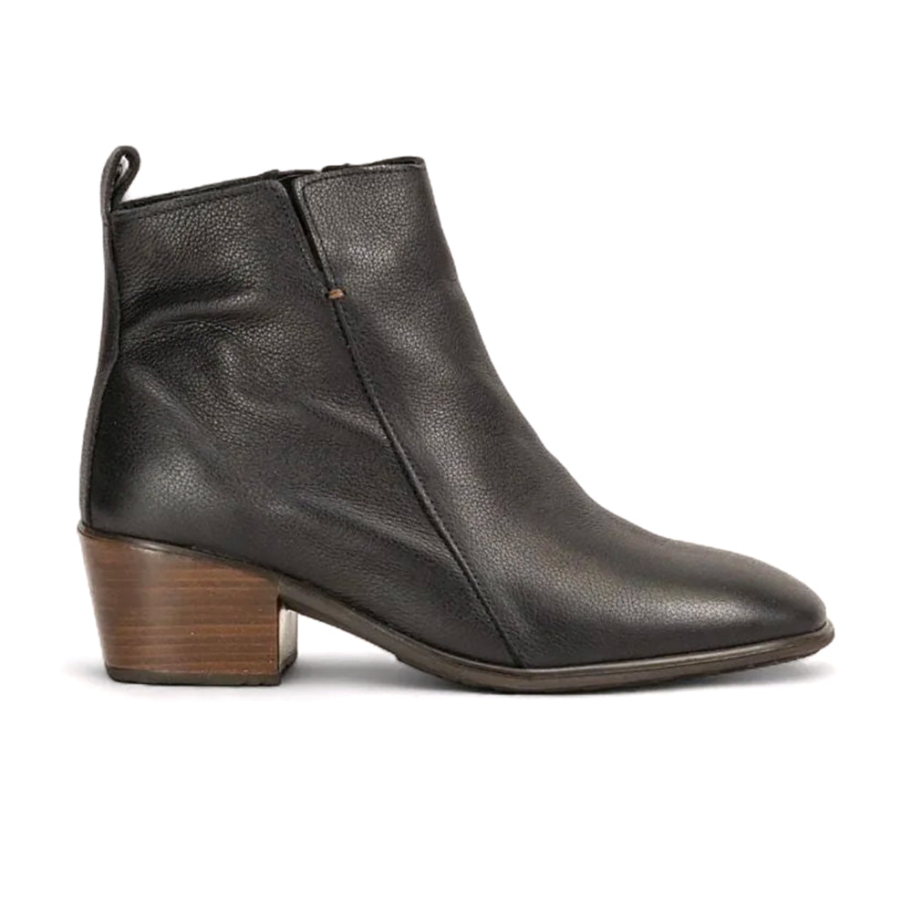 Naot Ethic (17498) Womens Shoes Soft Black Leather