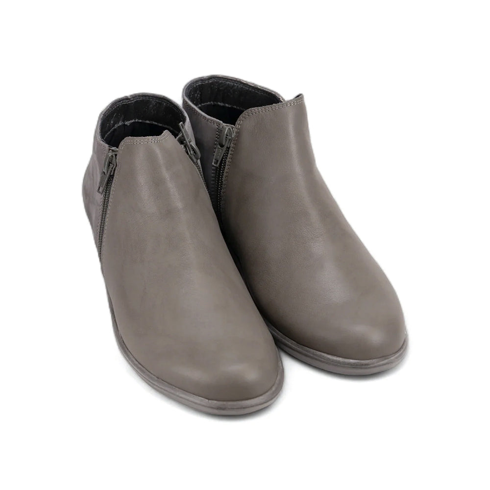 Naot Helm Bootie (26030) - Ink Leather/Midnight Blue Suede Womens Shoes