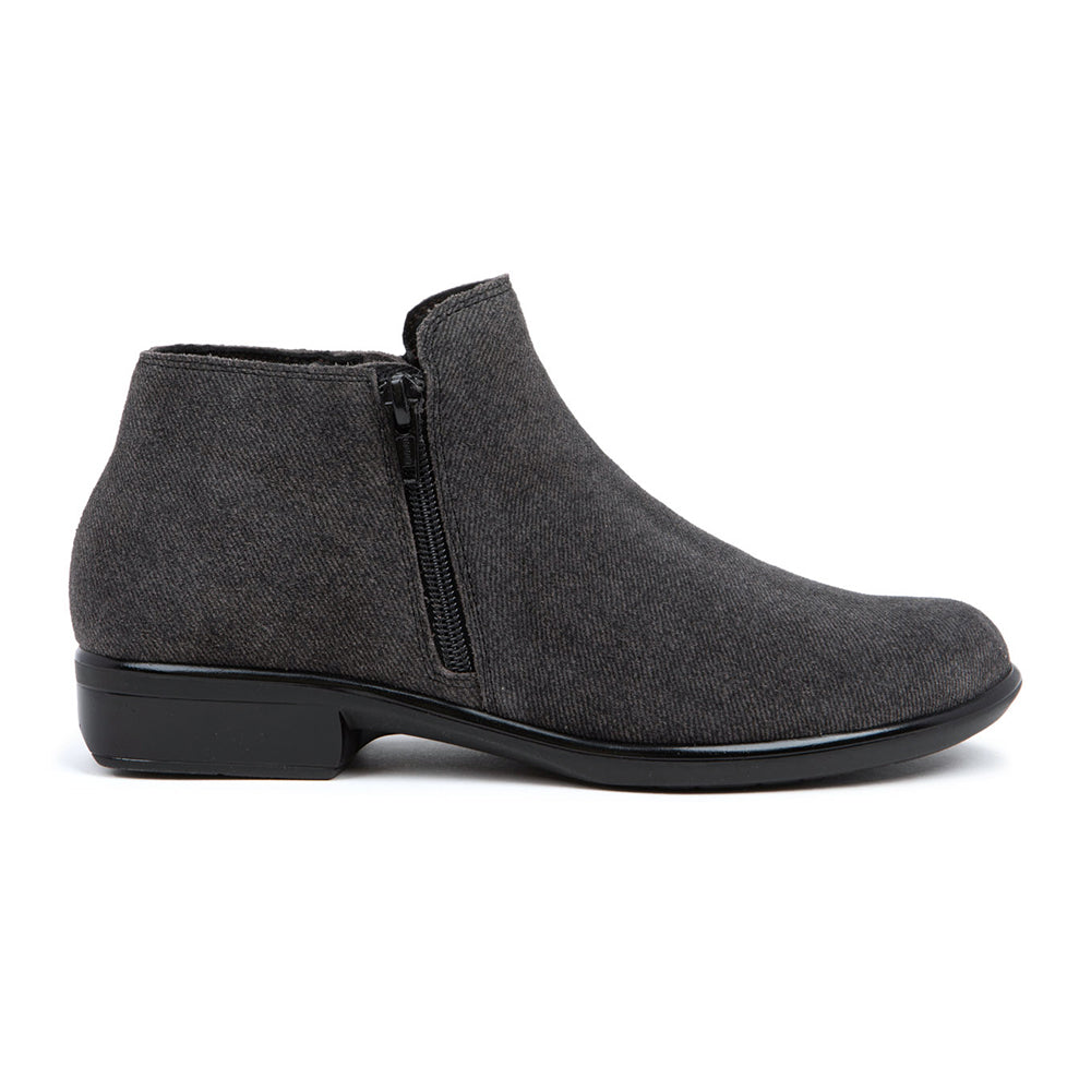 Naot Helm Bootie (26030) Womens Shoes