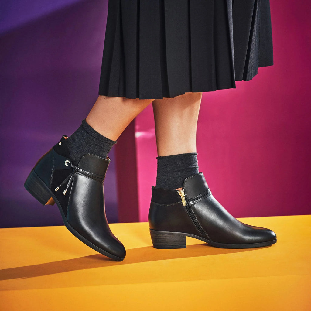 Pikolinos Daroca Ankle Bootie W1U Womens Shoes Black