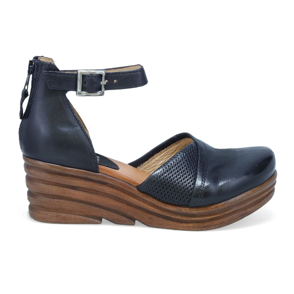 Miz Mooz Acadia Wedge Sandal Womens Shoes Black
